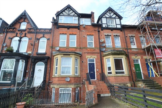 Flat to rent in Roundhay Road, Leeds