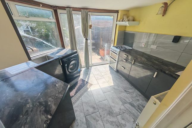 7, Marconi Way, Southall photo 2