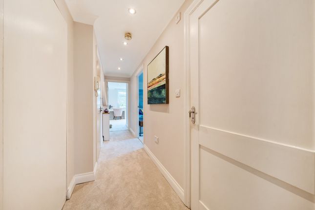 Flat for sale in Orchard View, Chertsey