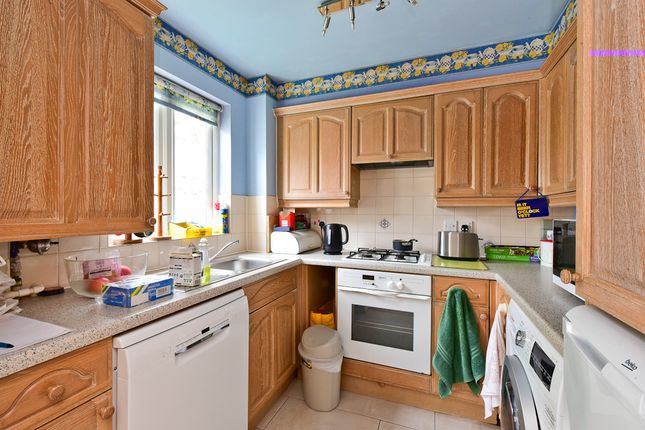 Cunard Crescent, Southgate photo 4