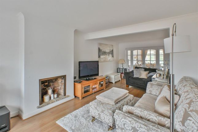 Hilltop, Warley Road, Upminster photo 3