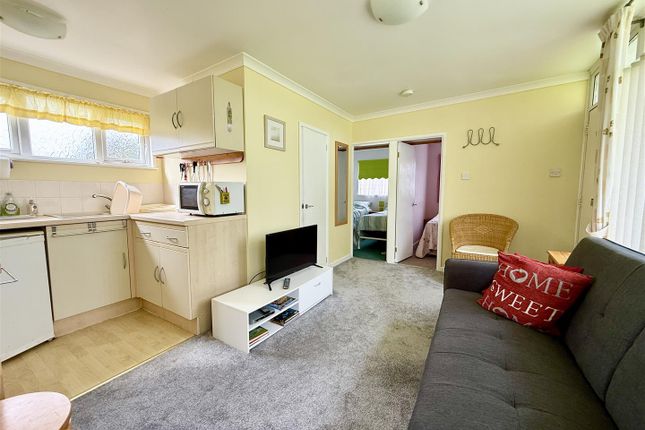 3, Broadside Chalet Park, Stalham photo 4