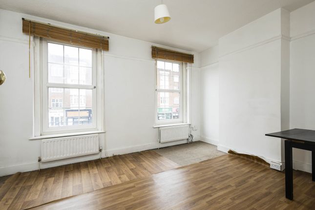 Flat to rent in 279c Finchley Road, London