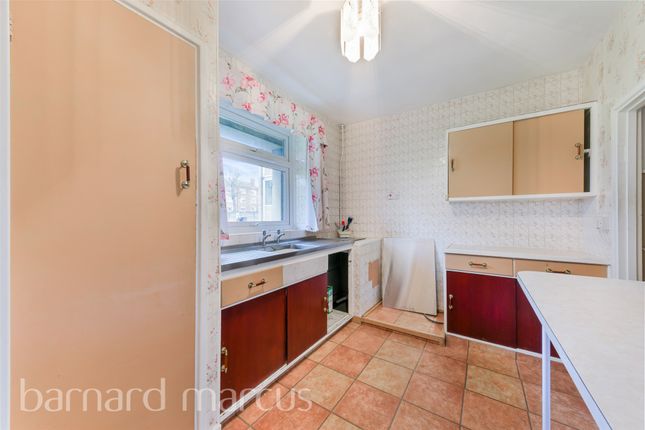 Maisonette for sale in Hazelhurst Road, London