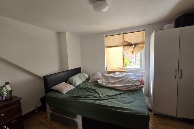 210B , Hounslow Road, Feltham photo 4