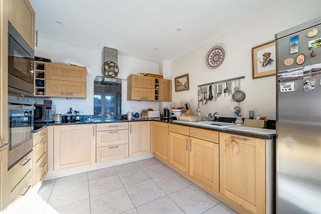 5, Parham House, 15 King George's Drive, Liphook photo 4
