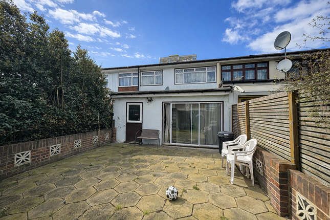 24, Bell Farm Avenue, Dagenham photo 2
