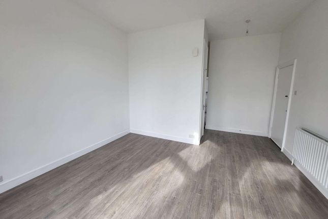Flat 2, Albany Grove, Luton photo 4