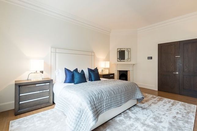 Flat to rent in Duke Street, London