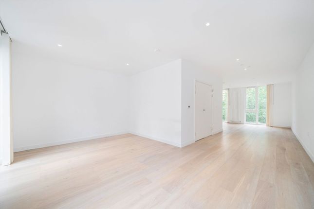 2, Nautical Drive, London photo 5