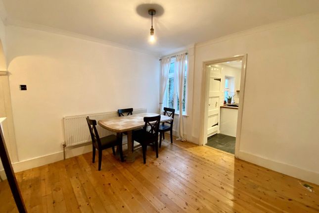 9, Moorlands Road, Surrey photo 3