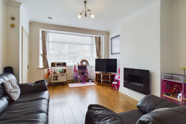 Terraced house for sale in Chanterlands Avenue, Hull