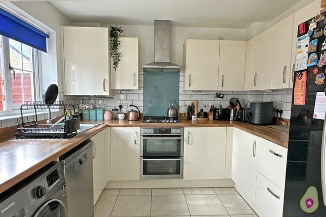 33 Sandown Road, Bicester, Oxfordshire photo 3