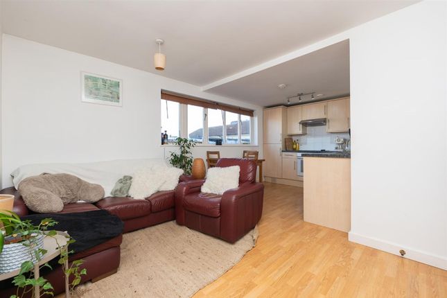 2-bed flat on Flat 43, Midland Mews, Bristol, £240,000