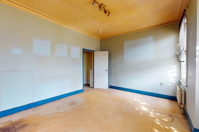Flat A, 82 Midmoor Road, London photo 5