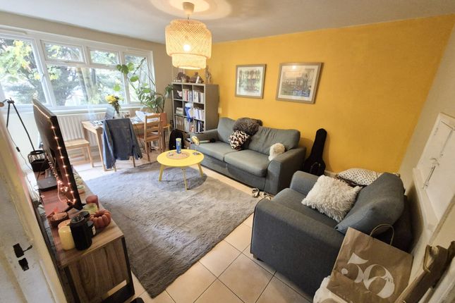 39XX, Commerce Road, Greater London photo 2
