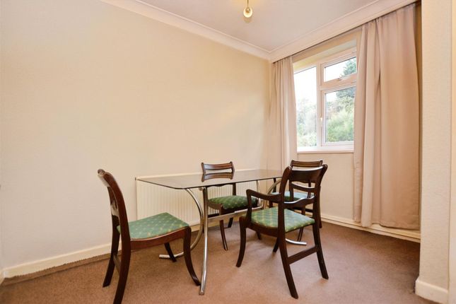 14, Foxhills Road, Scunthorpe photo 4