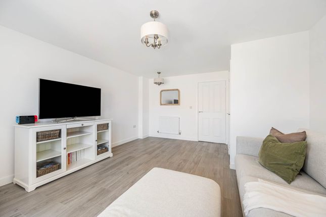4, Charlie Drive, Chichester photo 2