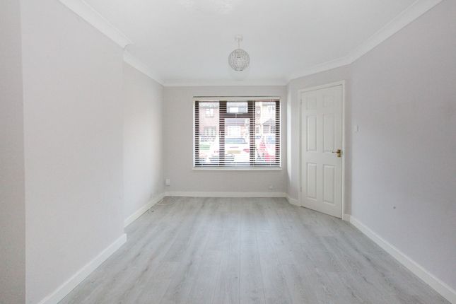 73, Leighton Buzzard photo 4