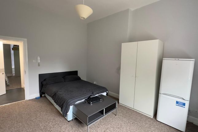  Room 2- 850 Available From 01/09/2025