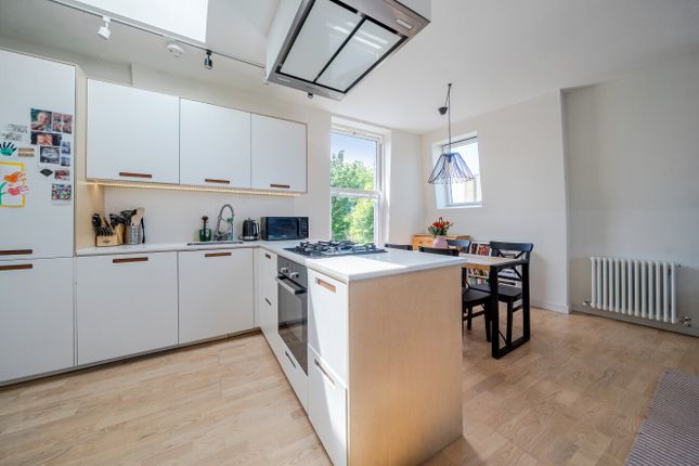 Flat 2, 59, Maple Road, London photo 2