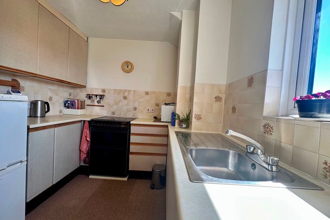 Flat 5, 1 Lake Drive, Peacehaven photo 4