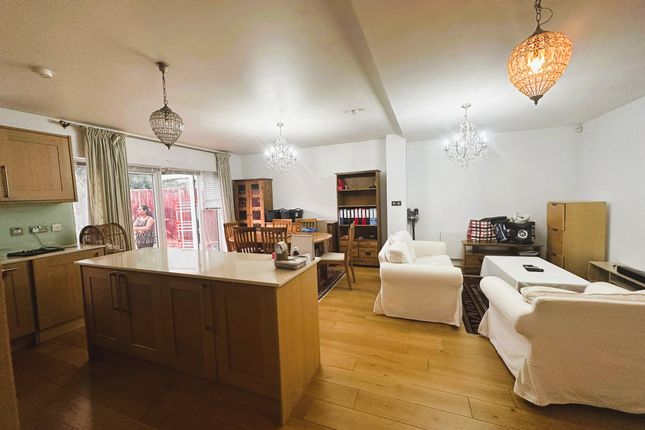 13 Millet Road, London photo 3