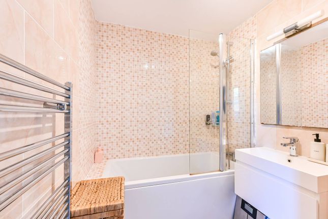 Flat for sale in Trinity Road, Tooting Bec, London