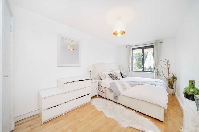 Flat 74, 91, Fairfield Road, London photo 5