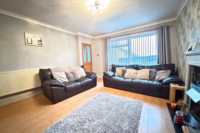 77 Helston Walk, Leeds photo 4