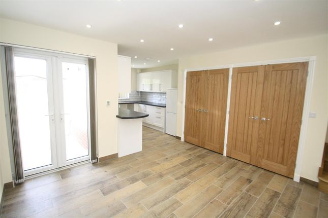 Pavilion Drive, Leigh-On-Sea photo 4