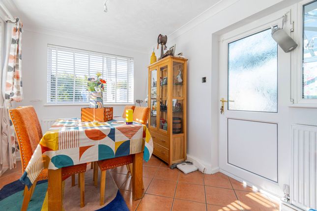 16 Maple Gardens, Great Yarmouth photo 4