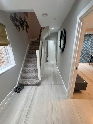 5, Willingale Close, Woodford Green photo 5