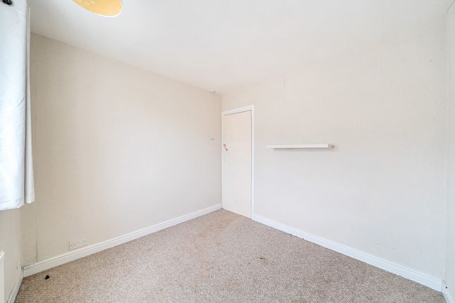 5, Erith Crescent, Greater London photo 4