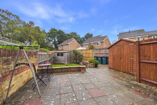 19 Shoreham Road, Crawley photo 4