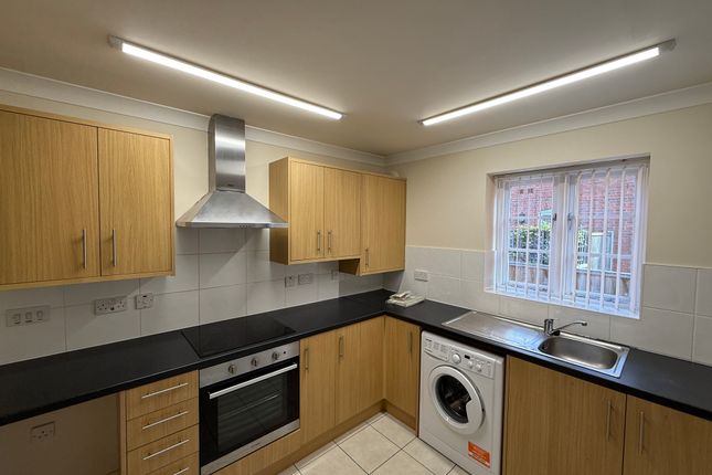 5 Ormes Yard, Church Street, Atherstone photo 3