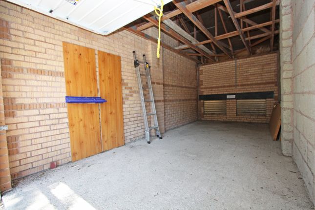 Garage 47, Oyster Quay, Portsmouth photo 5