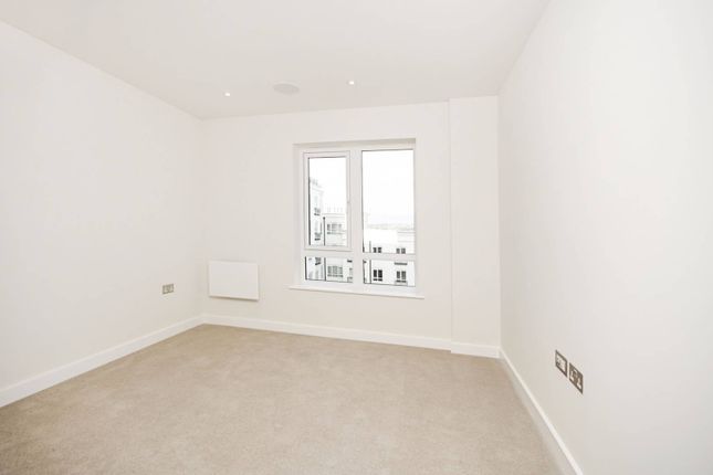 Flat to rent in Colindale, Colindale, London