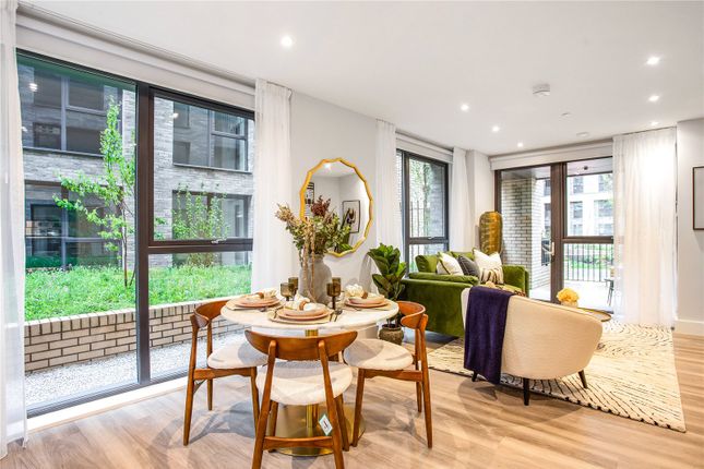 Flat for sale in Heathside, Willow House, Greenwich, London