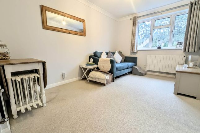 9, Cornwall Road, Bordon photo 2