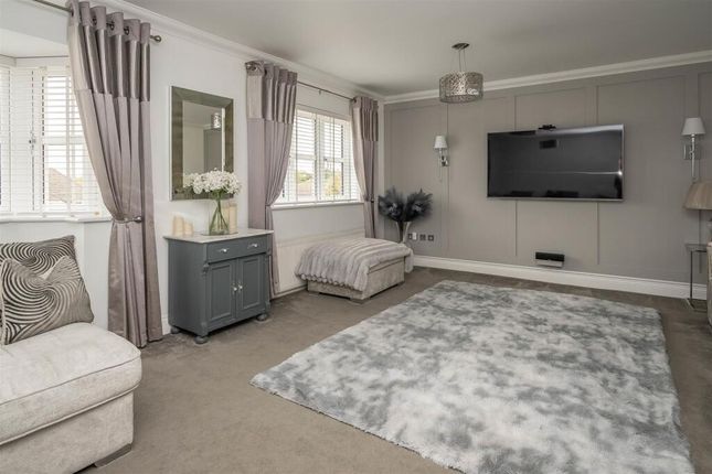31, Honeypot Lane, Brentwood photo 3