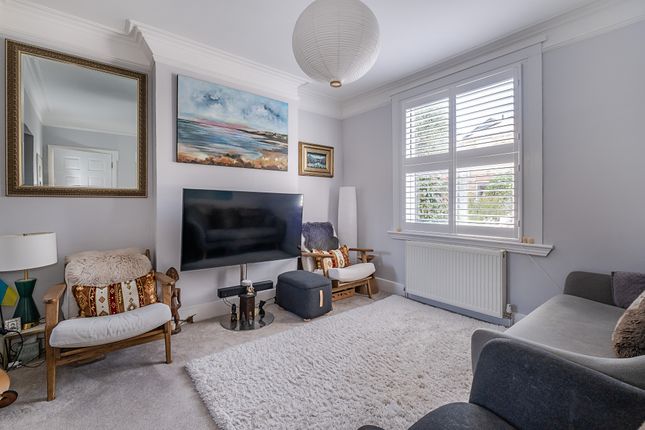 27, Thornton Road, London photo 2