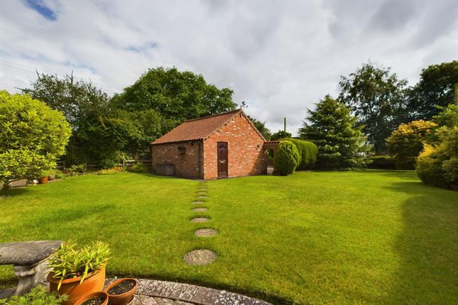Cottage for sale in Main Street, Thorpe-On-The-Hill, Lincoln