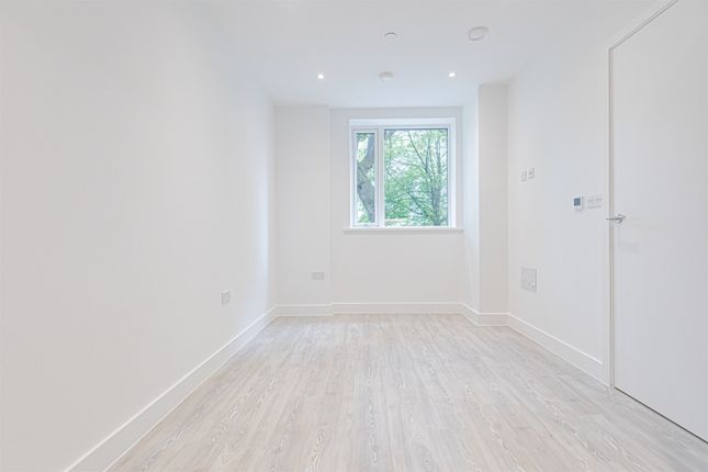 64, Clovelly Road, Hounslow photo 3