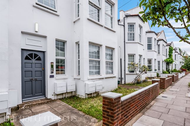1-bed flat on 33a, Robinson Road, London, £185,000