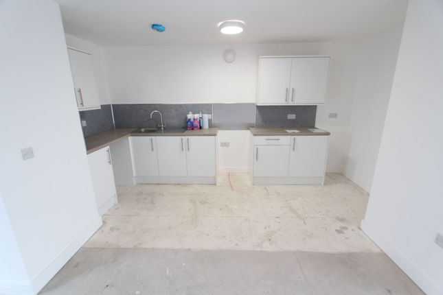 Flat 14 102 Chaucer Close, Sheffield, S5 photo 3