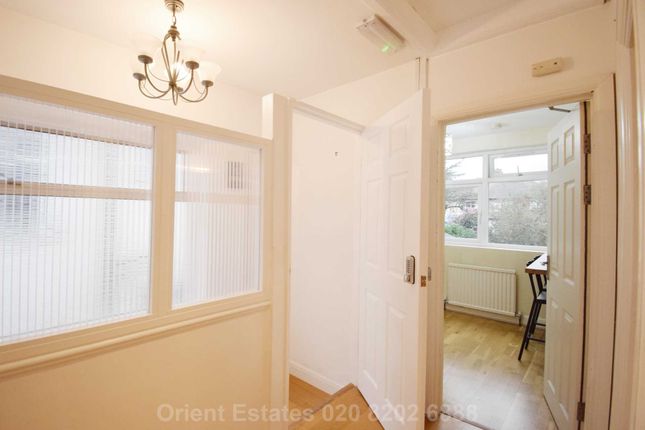 Flat to rent in Clovelly Ave, Colindale