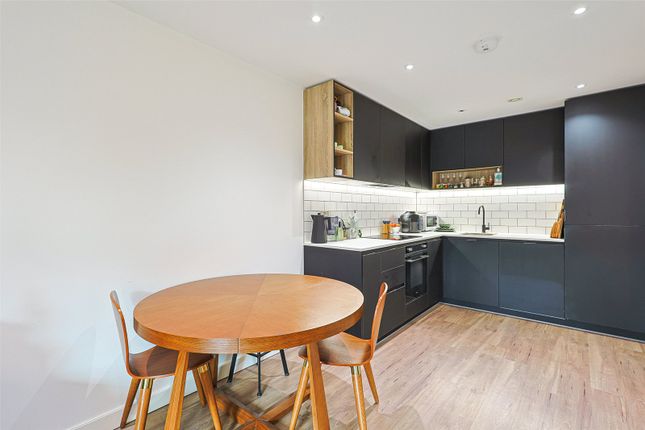 Flat 24, Farington House, 8, East Drive, Colindale photo 4