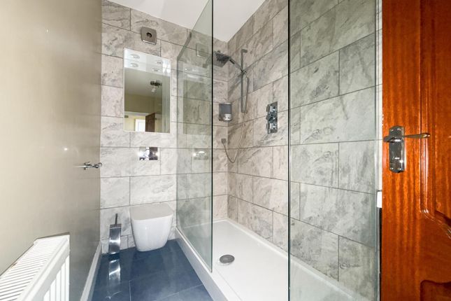 Flat 2, 57-59, Southchurch Avenue, Southend-On-Sea photo 3
