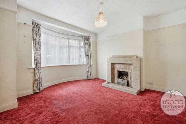 19, Alderton Way, Loughton photo 2